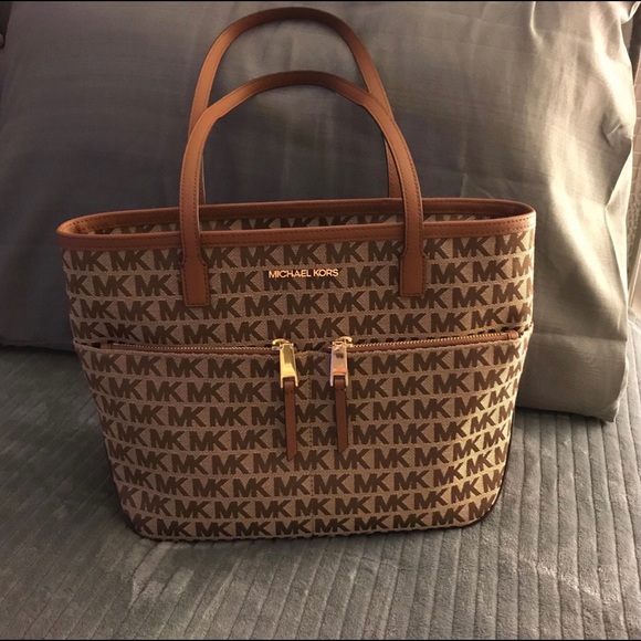Michael Kors Purse with matching shoes 👟 👛👜❤️ - Picture 2 of 6